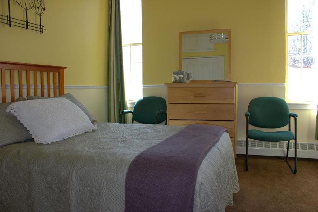 Garden South Park Inn Halifax Room photo